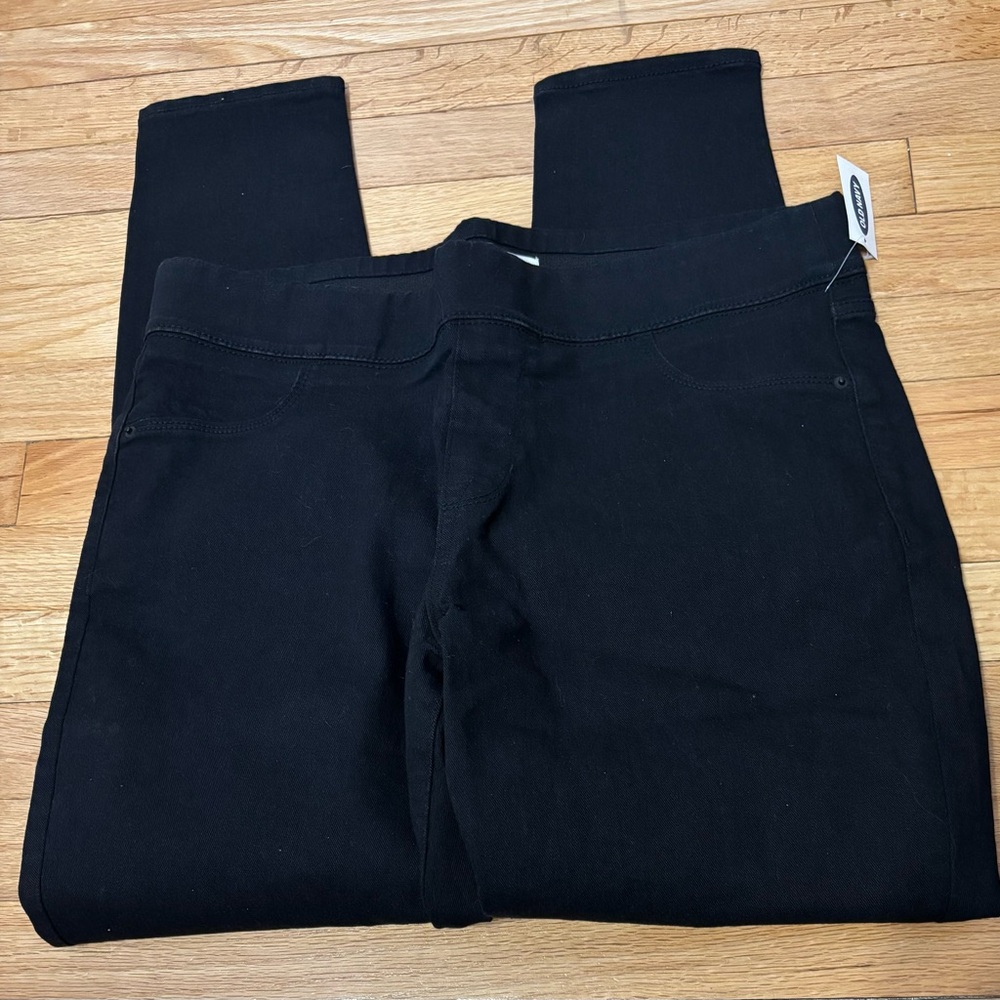 Old Navy super skinny black mid rise jegging jeans, size 14 new with tags ￼